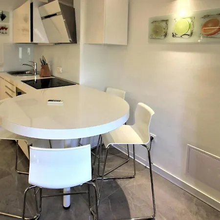 In With Kitchen דירה מאנדרה