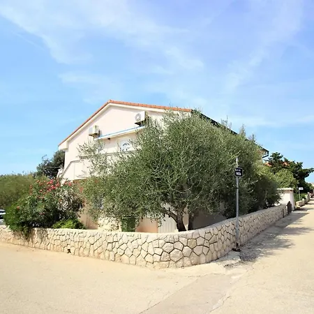 In With Kitchen מאנדרה