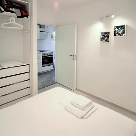 In With Kitchen דירה