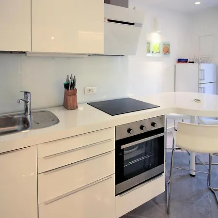 In With Kitchen דירה